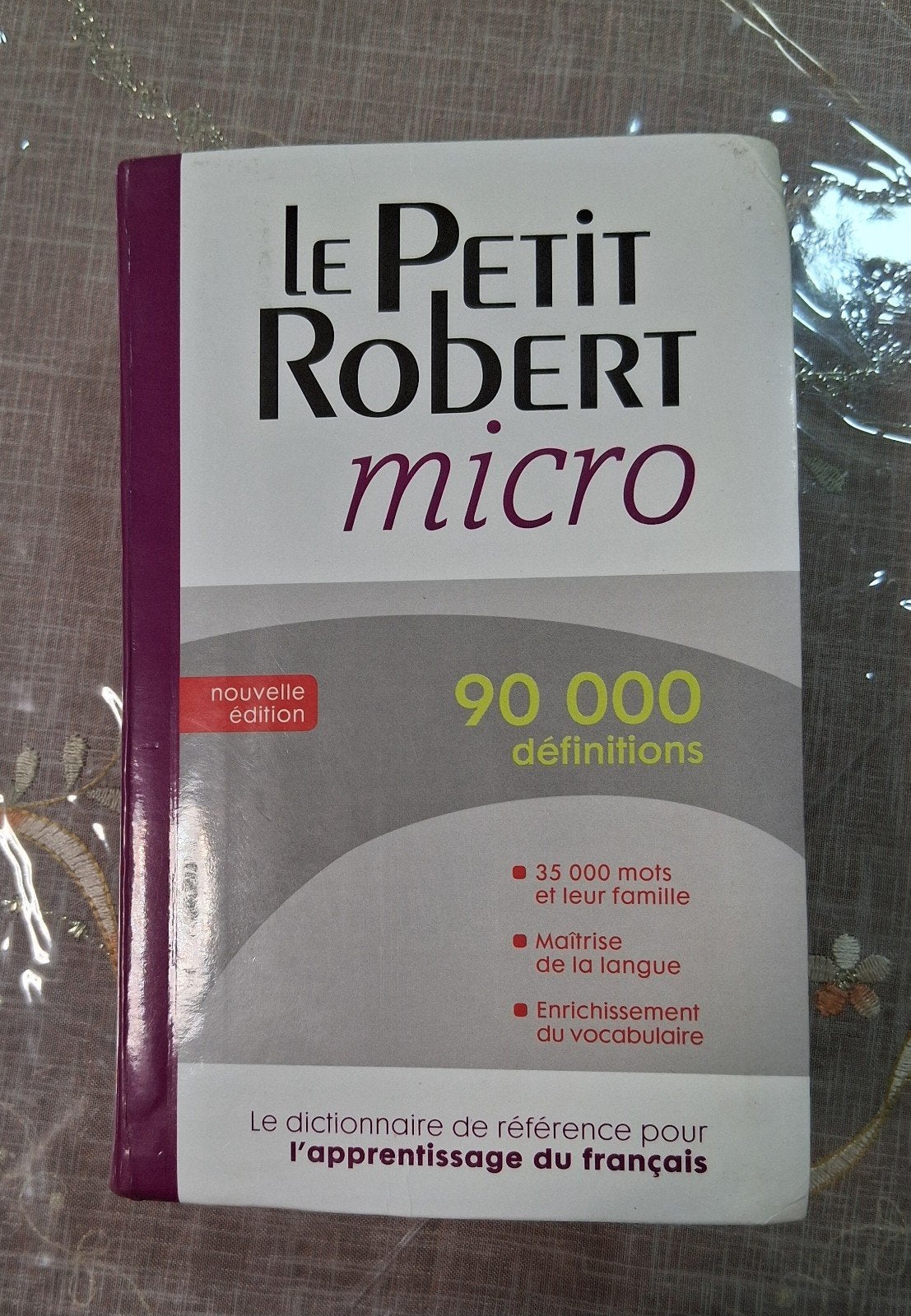 Le petit robert micro (français), Enlèvement, Français