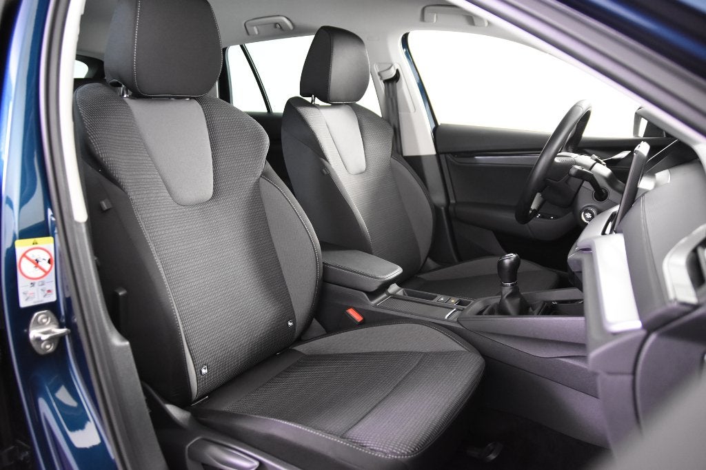 Skoda Octavia Combi Clever *1ste Eigenaar*Navigatie*, Stof, Blauw, Bedrijf, 5 deurs