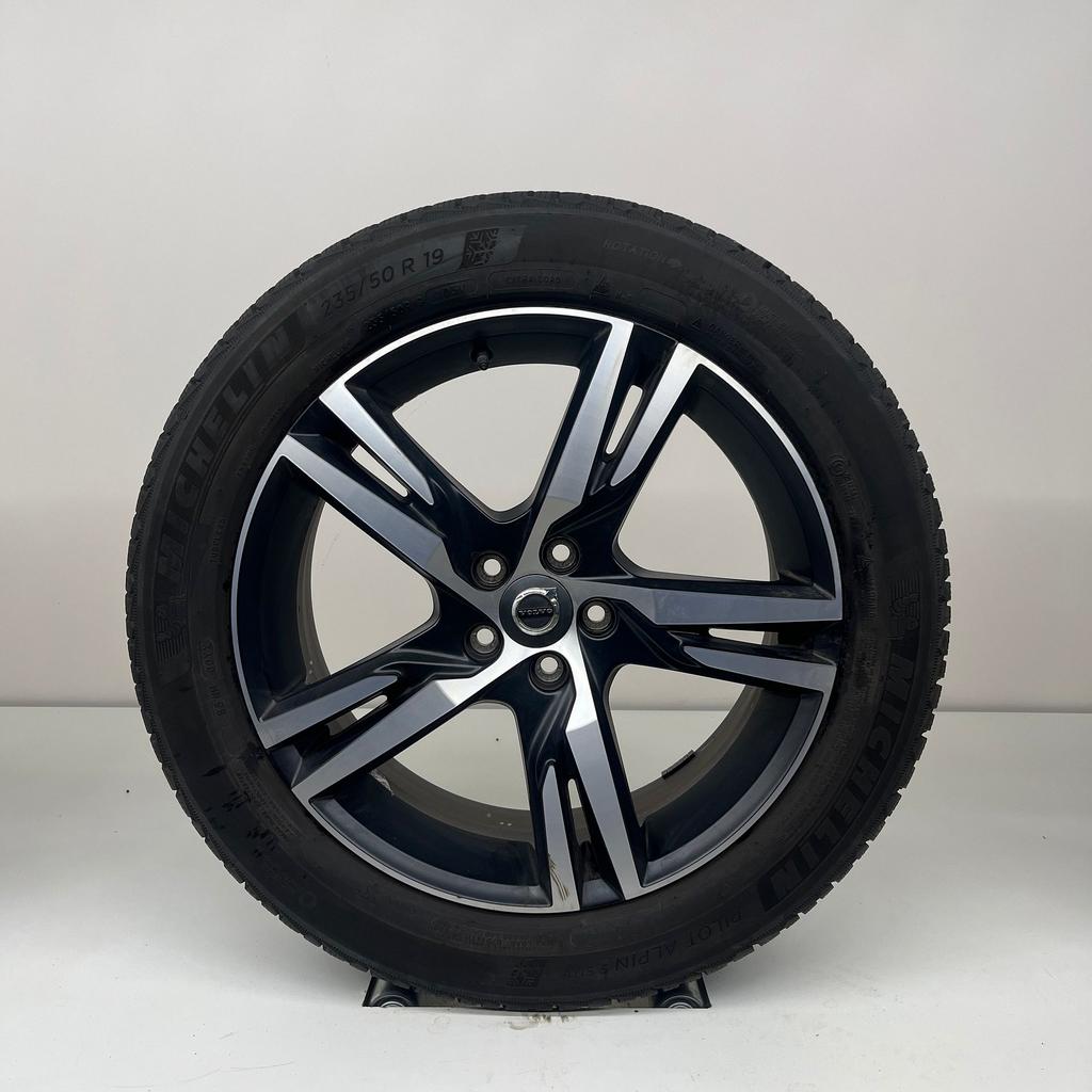 Volvo XC40 - 19 inch - winterbanden, 19 inch, Gebruikt, Banden en Velgen, 235 mm