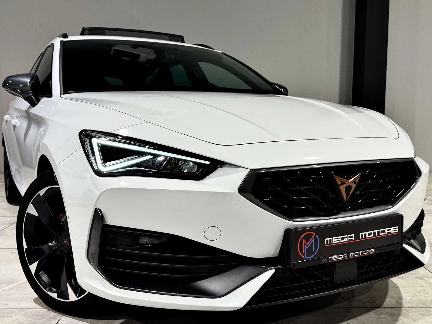CUPRA Leon 1.4 e-HYBRiD 204CV 09/2023 BAUTO+F1 CARPLAY PANO, Auto's, Automaat, Panoramadak, Gebruikt, 4 cilinders