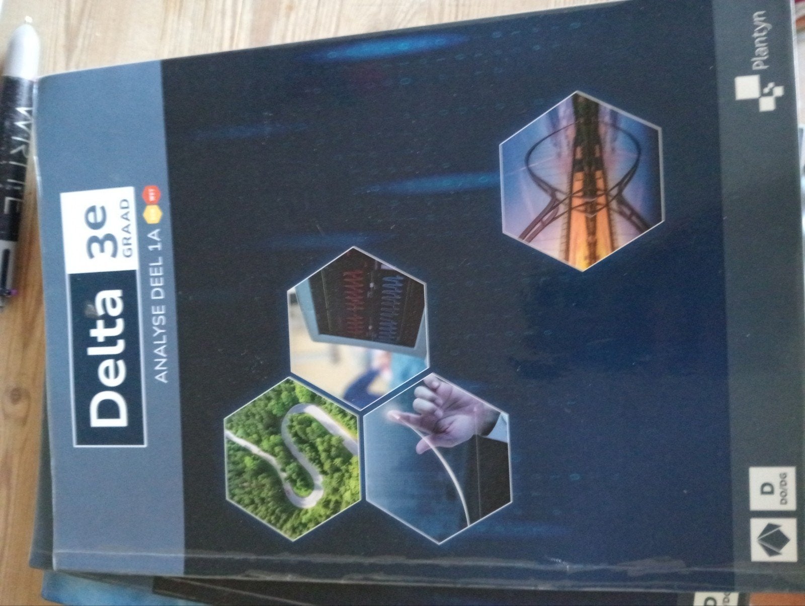 Ylke van Dun - 3e graad Analyse deel 1a, Ophalen, Nederlands, Ylke van Dun; Tom Spons; Jesse Aerts; Nicole de Wilde; Maarte...