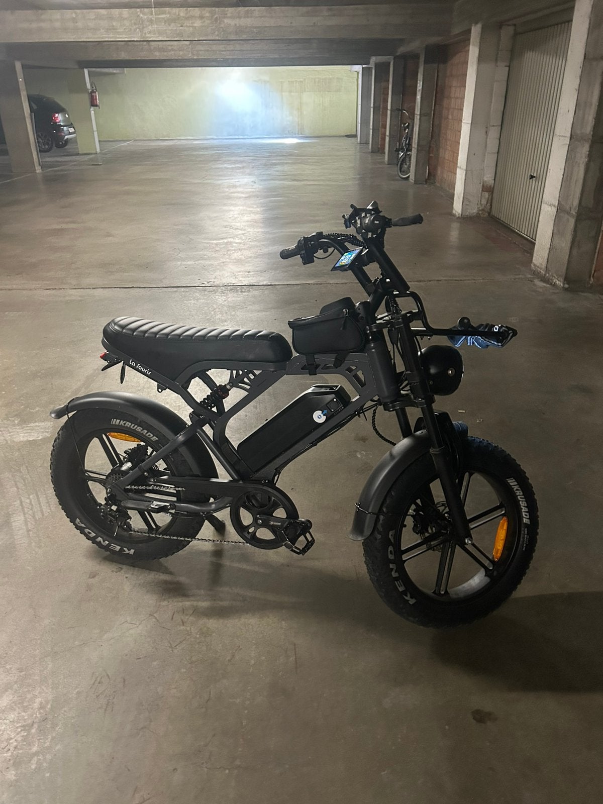 V20 pro, Sparta, 47 à 51 cm, Enlèvement ou Envoi, Moins de 30 km par batterie