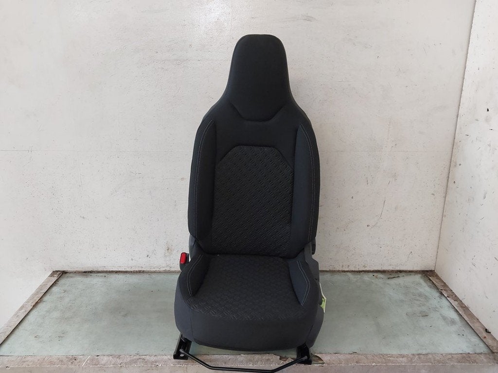 STOEL LINKS VOOR Toyota Aygo X (01-2021/-) (|739200H031|), Auto-onderdelen, Gebruikt, Kundenbetreuung@toyota.de, Toyota, Toyota-Allee 2
50858  Köln, DE