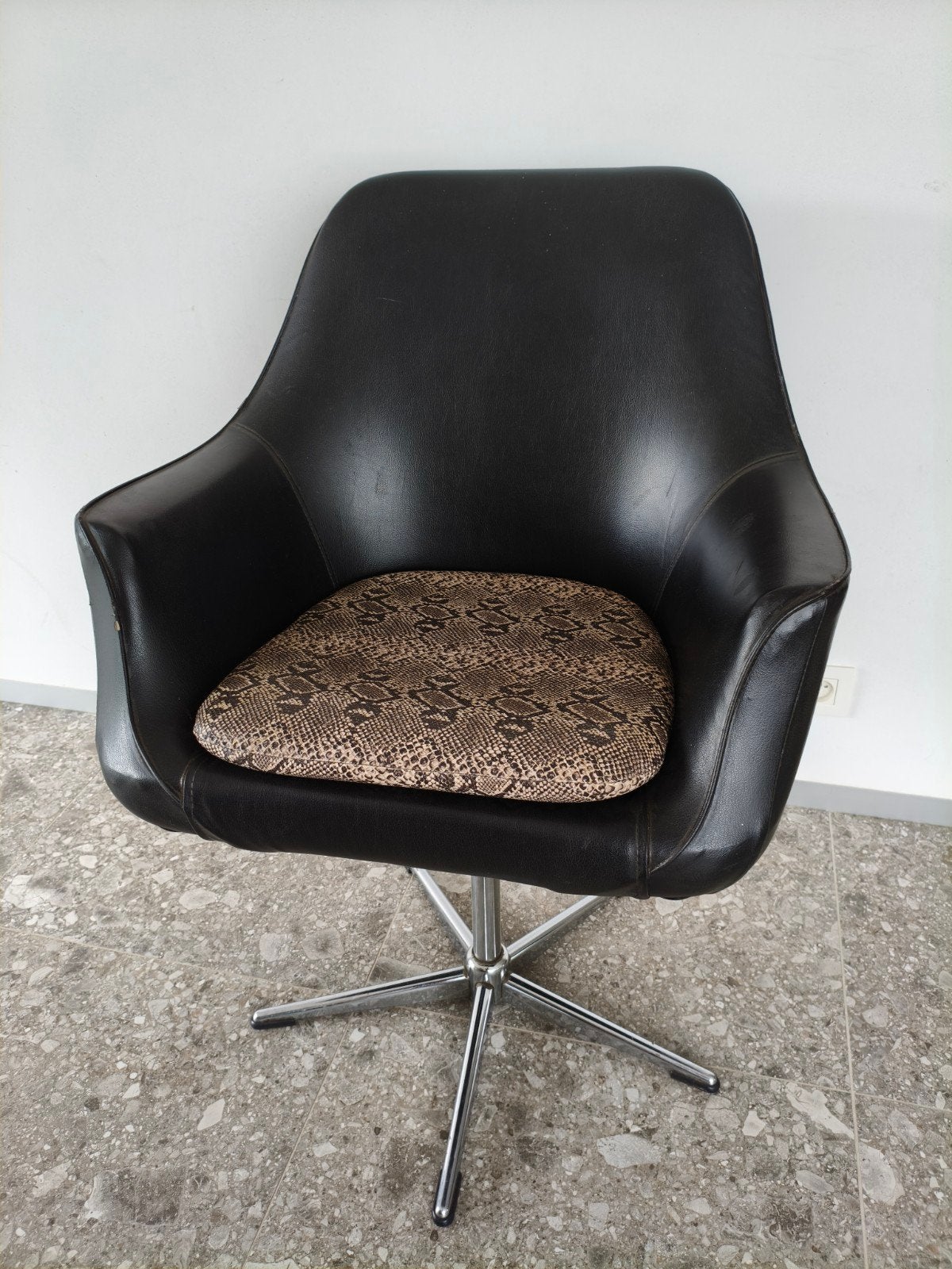 Vintage draaifauteuil met stervoet, Huis en Inrichting, Ophalen, Gebruikt, Zwart, Eén