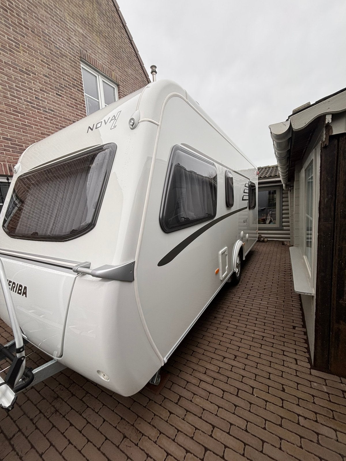 Caravane Eriba Nova Light 442, 6 à 7 mètres, Poêle, Particulier, Eriba