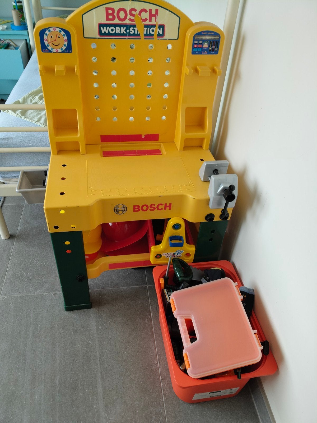 Grote Bosch Speelgoed Werkbank +Flinke Bak Extra Gereedschap, Ophalen, Gebruikt