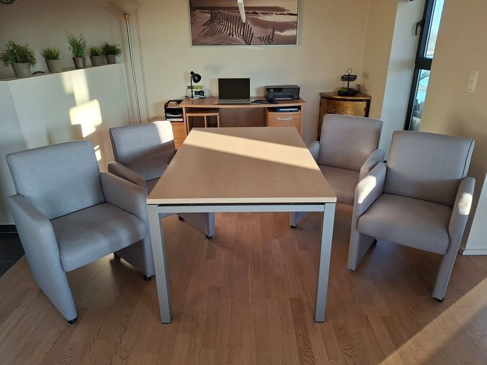 Mooie tafel met 4 zeteltjes op wielen, Maison & Meubles, Tables | Dessertes, Enlèvement, Comme neuf