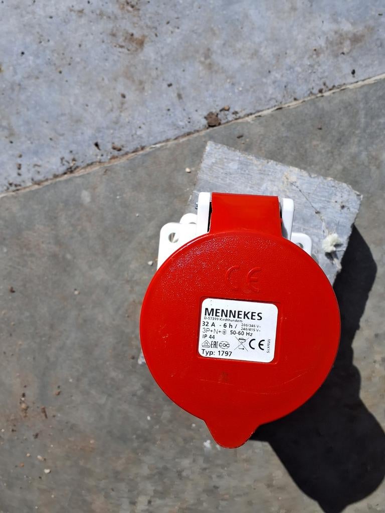 Mennekes 400v 32a contactdoos met TwinCONTACT 1797, Doe-het-zelf en Bouw, Ophalen