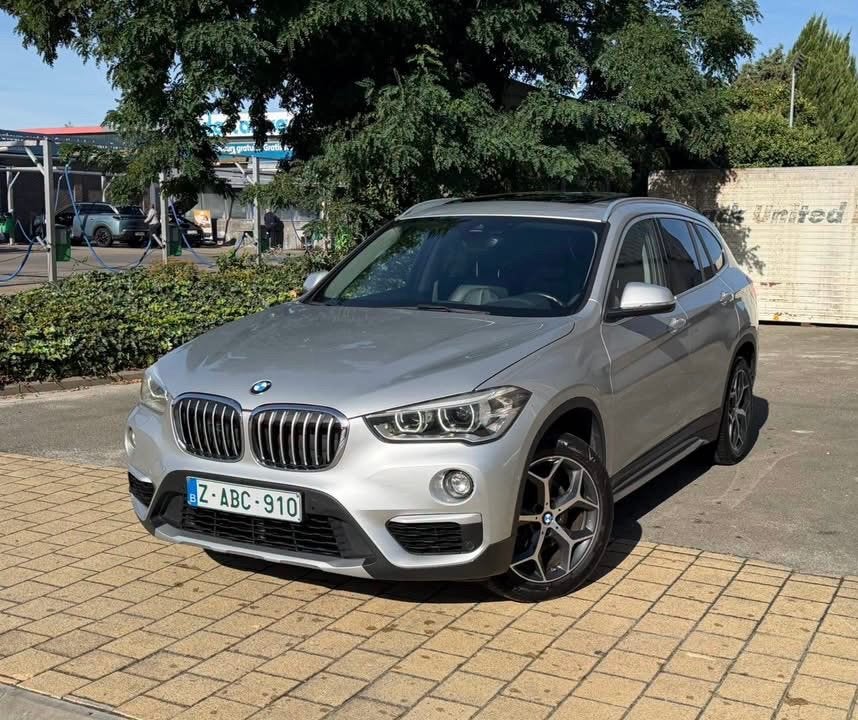 BMW X1 Sdrive 18i Automaat, Auto's, Dealer onderhouden, Euro 6, Bedrijf, SUV of Terreinwagen