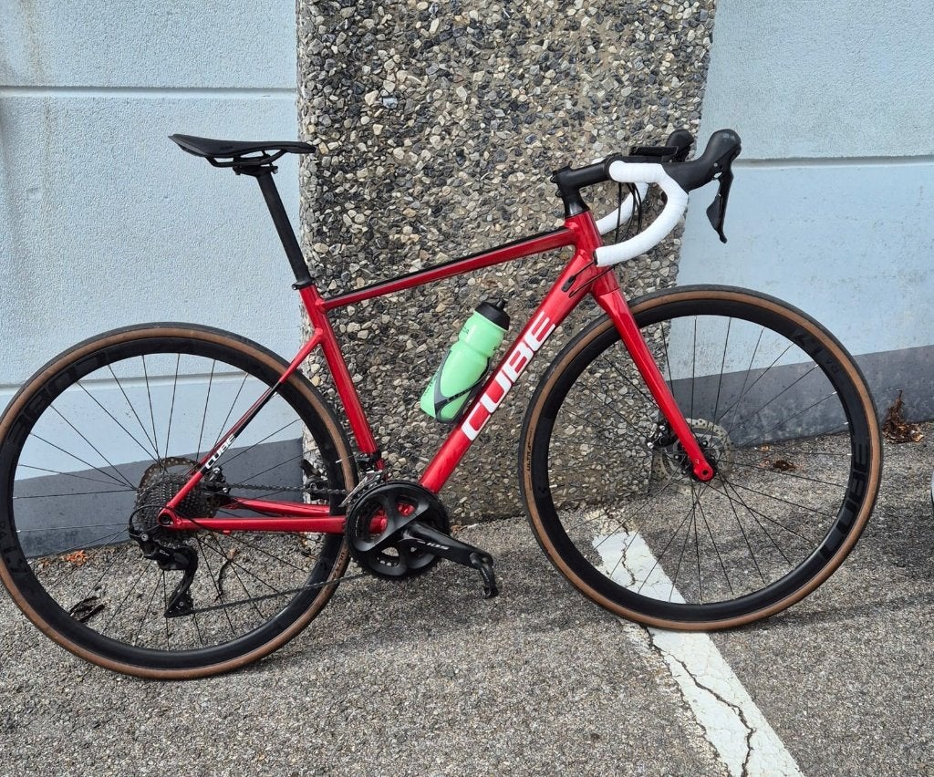 CUBE Attain SL Red’n’White – 2022, Overige merken, Gebruikt, 26 inch, 10 tot 15 versnellingen