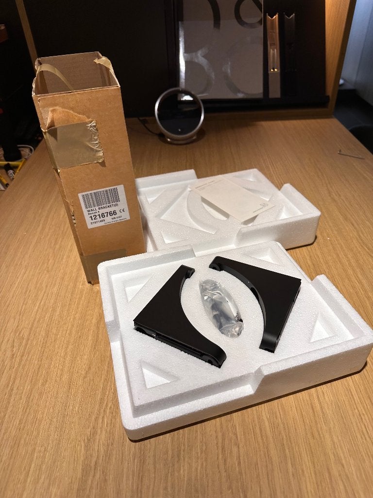 New old stock Bang & Olufsen Beolab 3 muurbeugels - B&O, Neuf, Enlèvement ou Envoi, Info@bang-olufsen.dk, Supports muraux inclus