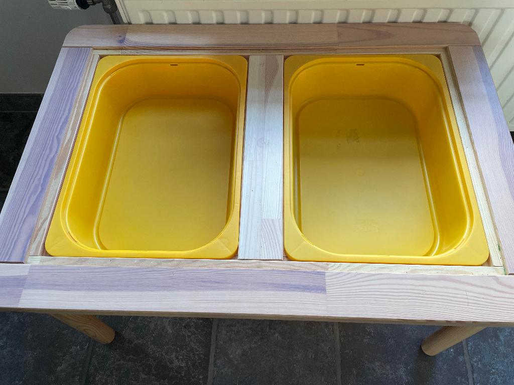 Ikea flitsat tafeltje met 2 gele trofast bakken, Enlèvement