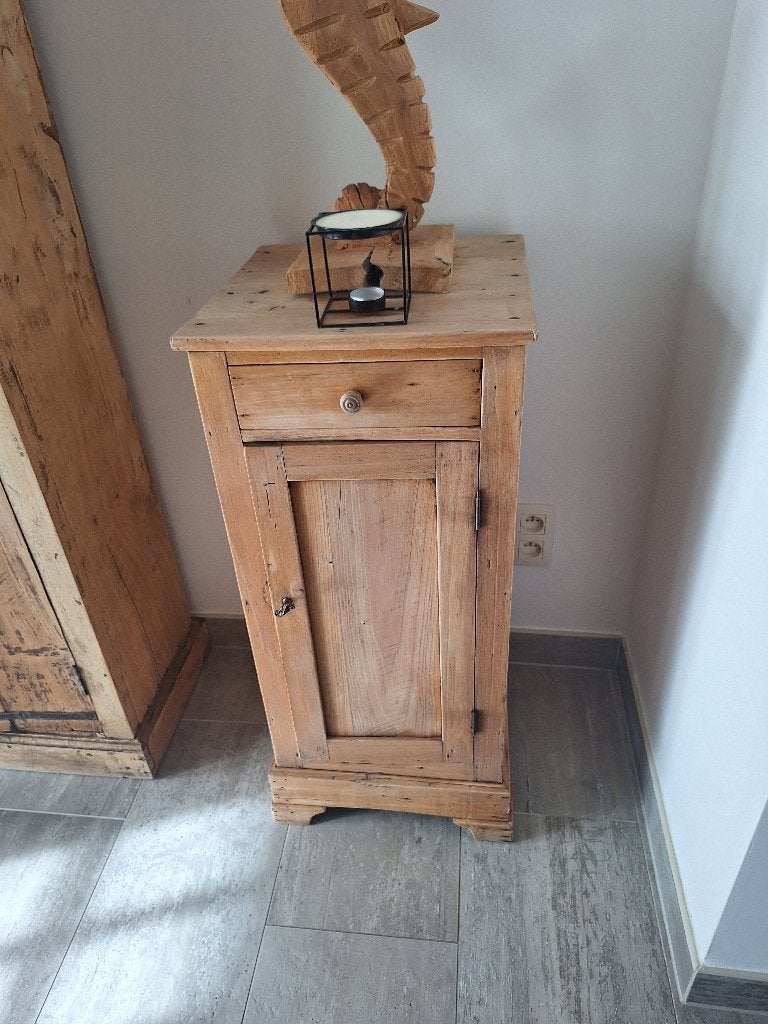 landelijke kast, Ophalen, Overige houtsoorten, Met lade(s)