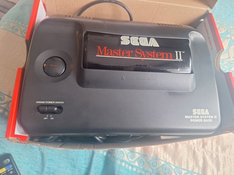 Sega master system 2+ spellen, Games en Spelcomputers, Spelcomputers | Sega, Met 2 controllers, Master System