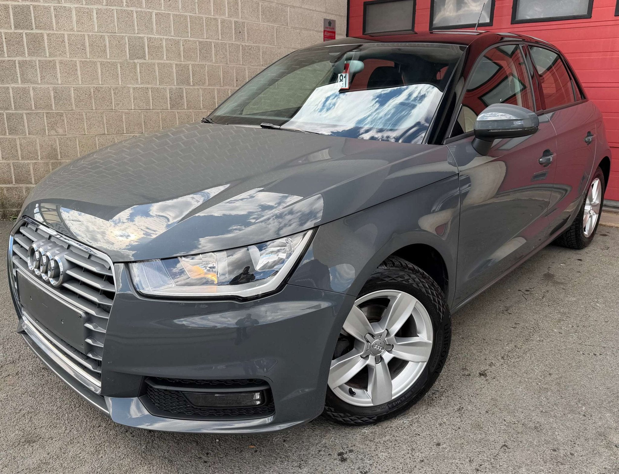 Audi A1 Sportback 1.0 TFSI Sport S tronic (automatique), Autos, Argent ou Gris, A1, Euro 6, Entreprise