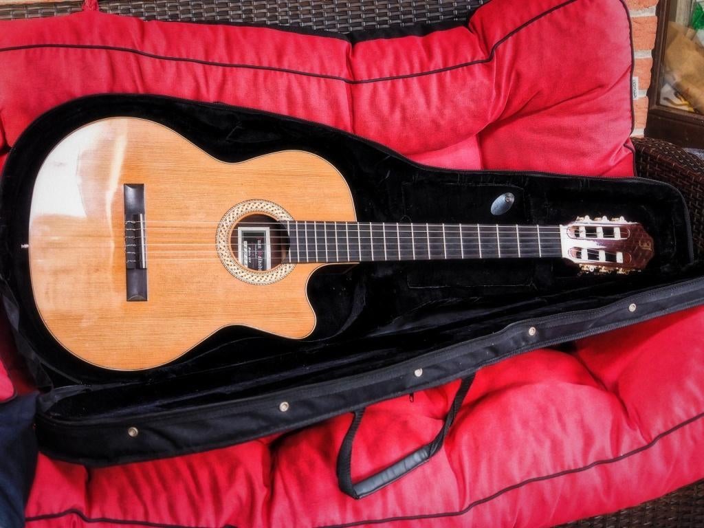 Juan Salvador 6CE - 4/4 classical guitar - Fishman blend, Muziek en Instrumenten, Snaarinstrumenten | Gitaren | Akoestisch, Zo goed als nieuw