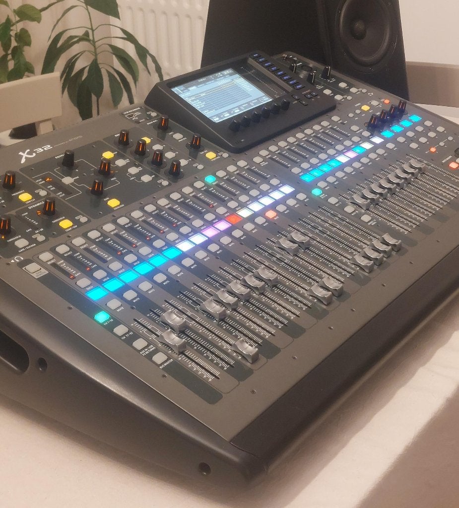 Behringer X32 Full + Flight Case, Ophalen, Zo goed als nieuw, 20 kanalen of meer, Microfooningang