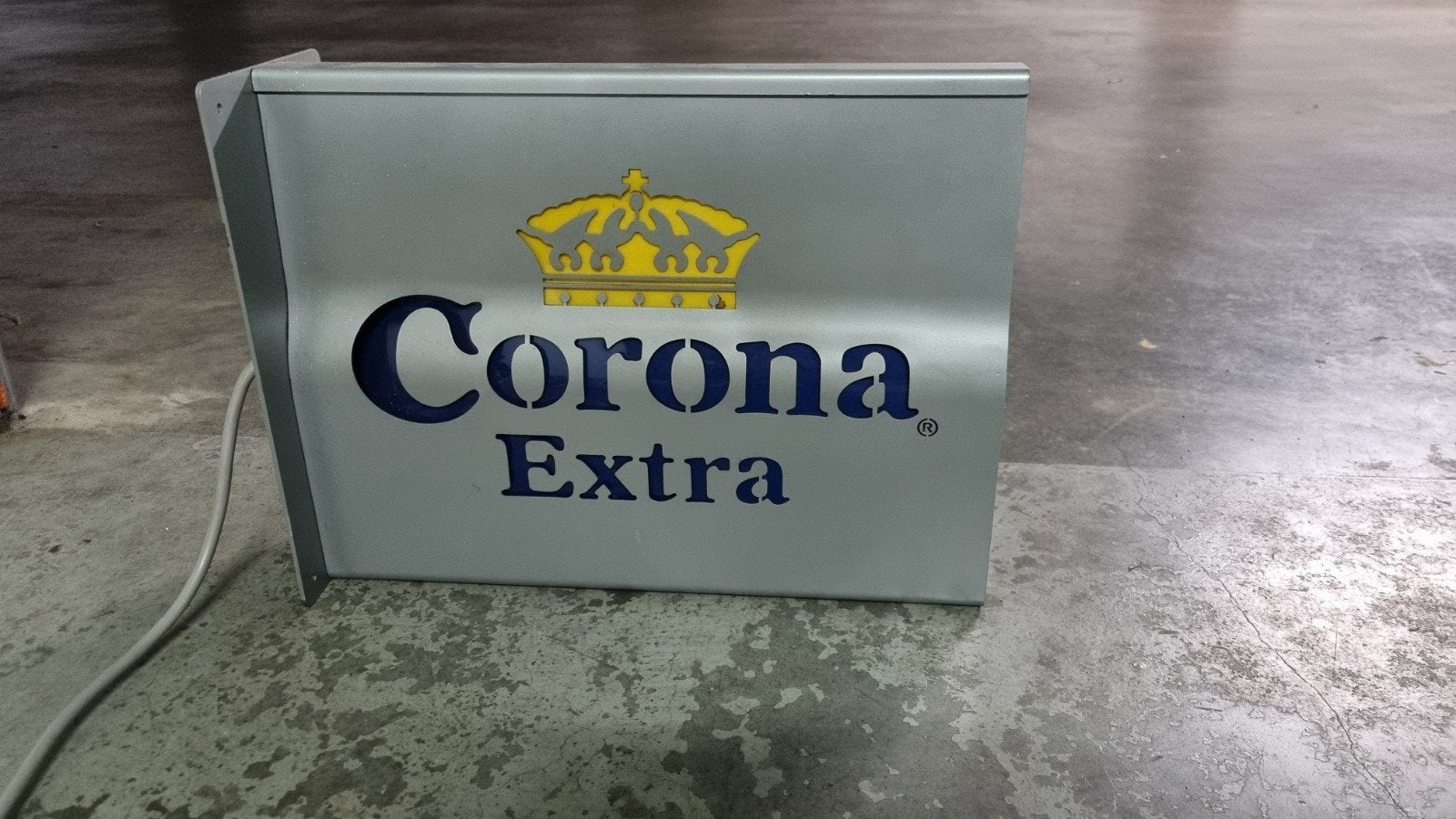 Corona extra verlichtingsbak, Ophalen