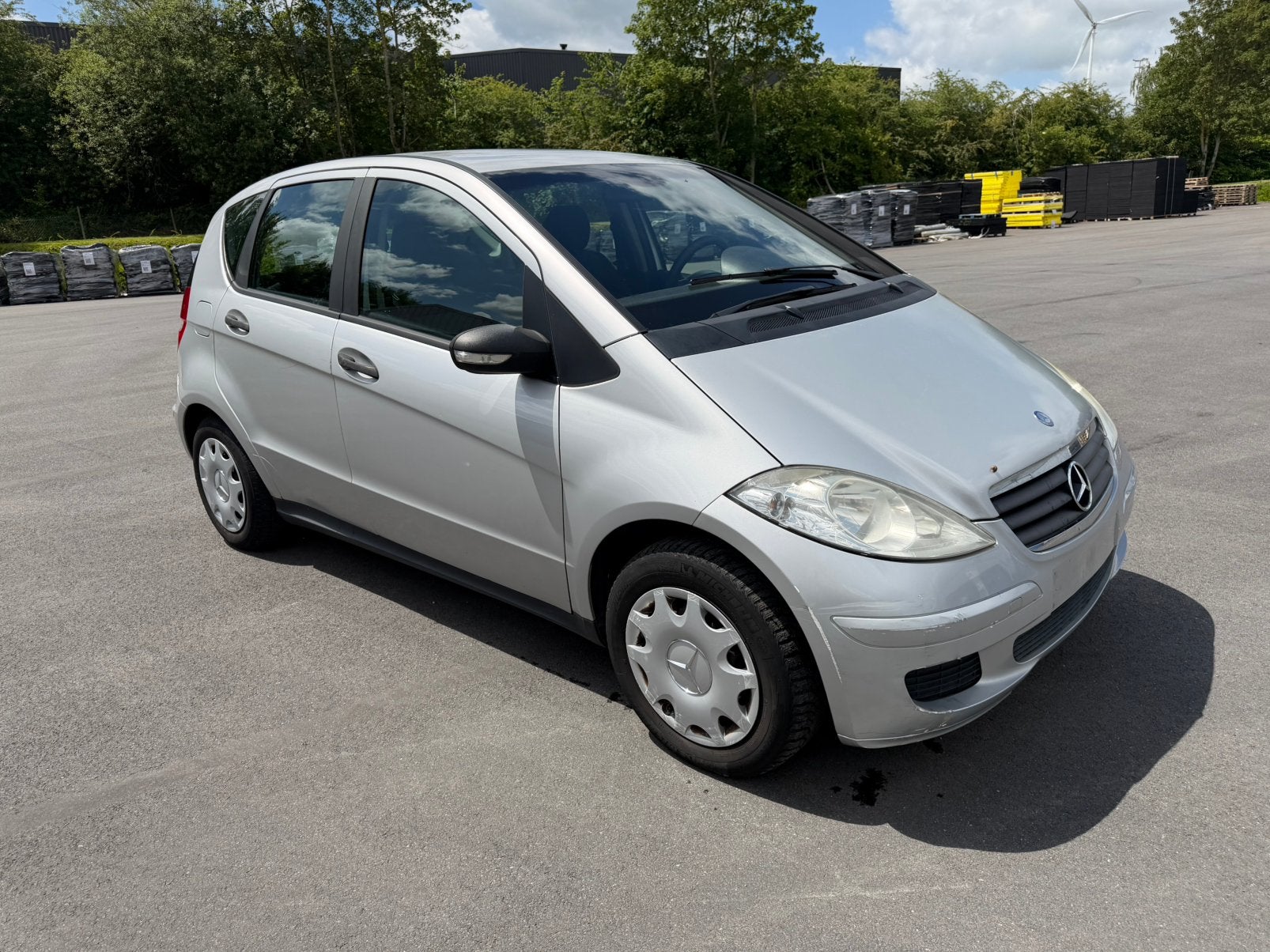 Mercedes A150 1.5 benzine airco euro4 221000km check ok, Auto's, 1498 cc, Trekhaak, Bedrijf, Handgeschakeld
