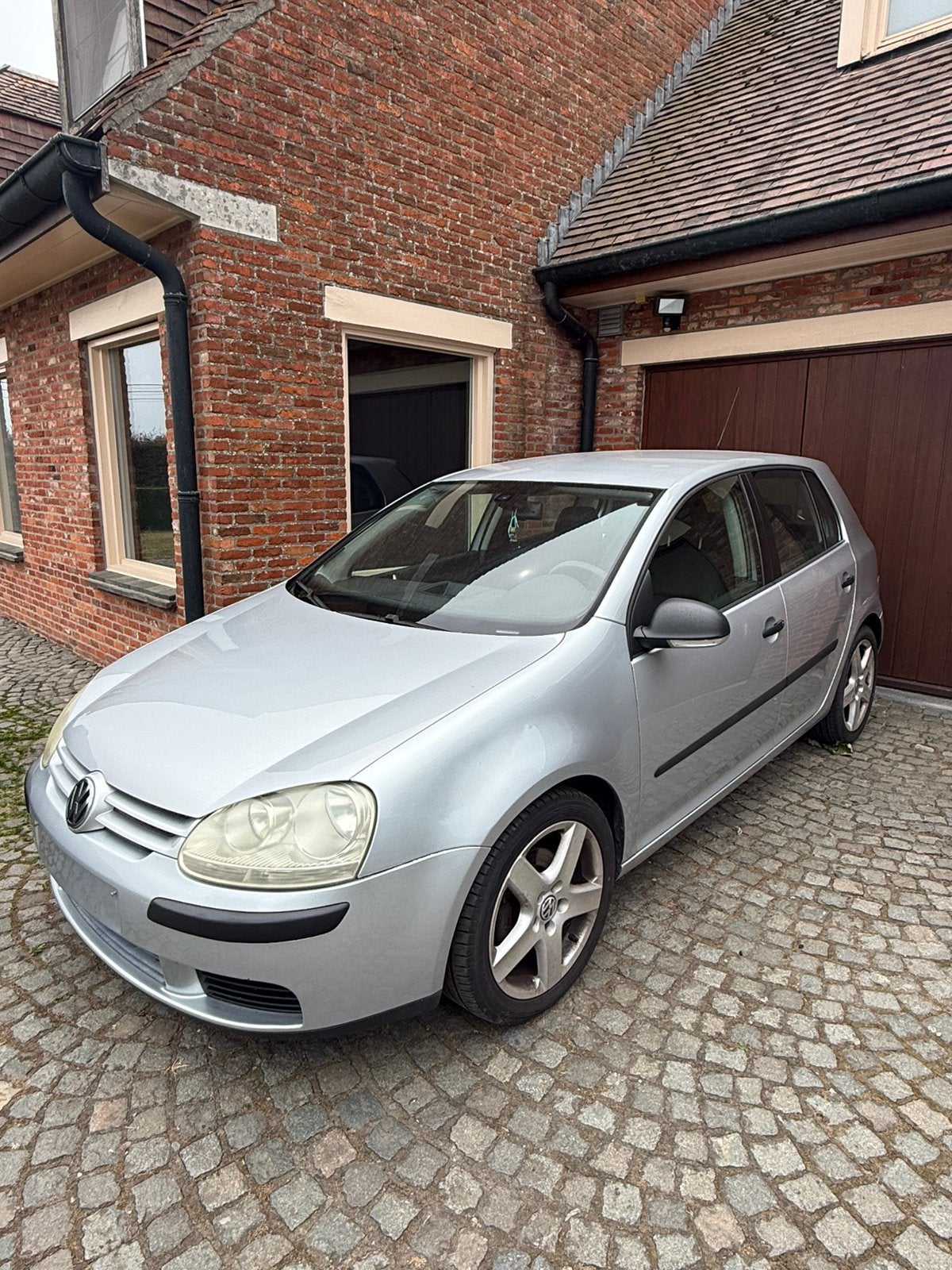 Volkswagen golf 2006 te koop, Auto's, Volkswagen, Stof, Parkeersensor, Euro 4, Zilver of Grijs