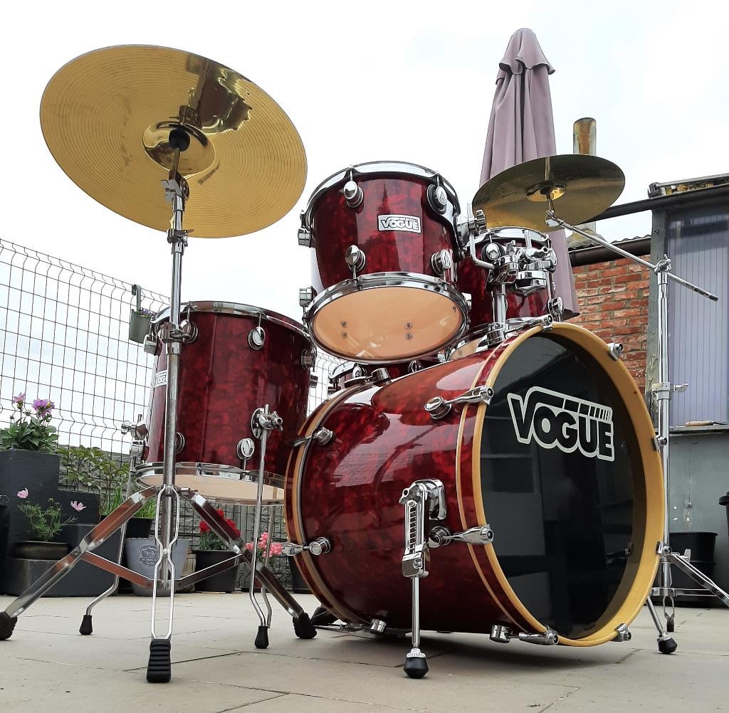 Vogue drumstel van bij Adams + drum materiaal, Muziek en Instrumenten, Drumstellen en Slagwerk, Ophalen of Verzenden, Gebruikt