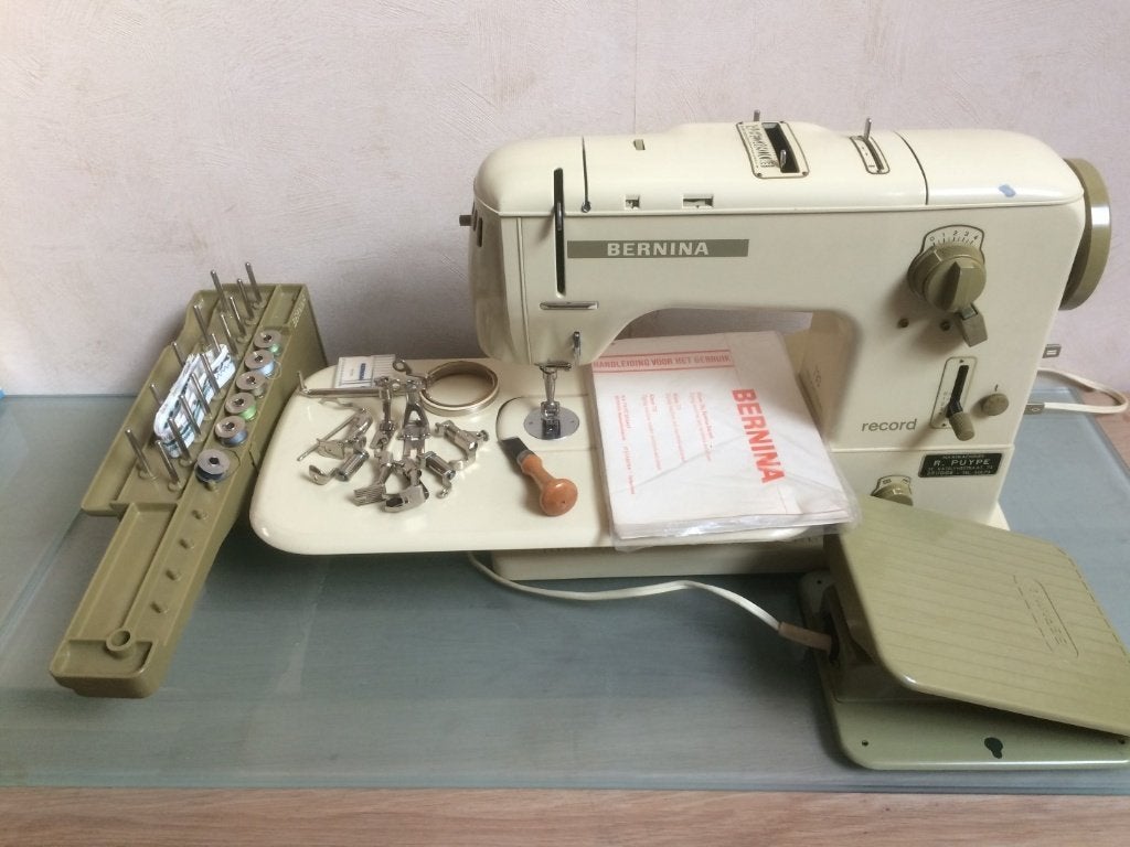 Bernina 730 avec tous les accessoires, Hobby & Loisirs créatifs, Machines à coudre & Accessoires, Enlèvement, Utilisé, Bernina