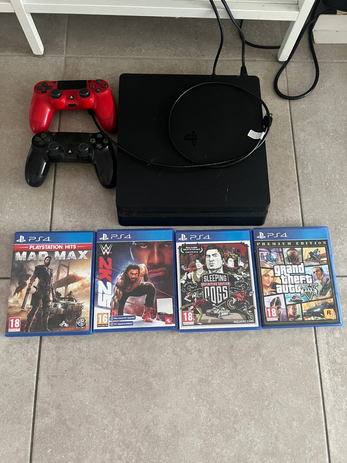 PlayStation 4 slim 1tb 2 controller en 4 games, Games en Spelcomputers, Spelcomputers | Sony PlayStation 4, Met 2 controllers