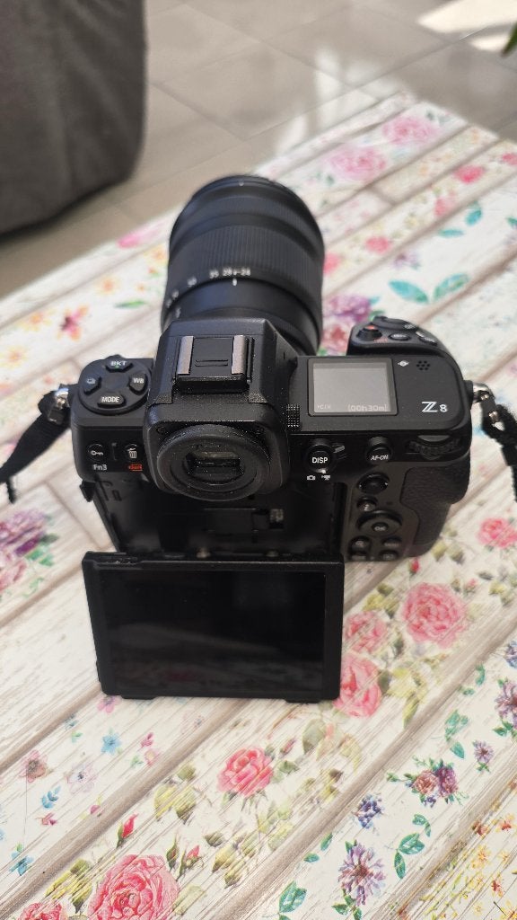 NIKON Z8, TV, Hi-fi & Vidéo, Appareils photo numériques, Écran inclinable/pivotant, Comme neuf, Enlèvement, Appareil photo hybride