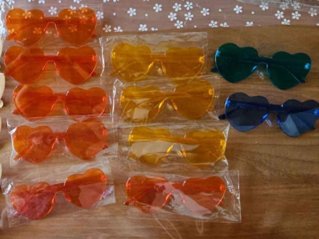 Lot 11 paires de lunettes coeur photobooth fête mariage, Hobby en Vrije tijd, Feestartikelen, Zo goed als nieuw, Feestartikel