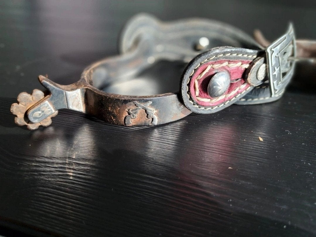 Westernsporen met antieklook, Handtassen en Accessoires, Ringen, Ophalen of Verzenden, Zo goed als nieuw, Rood, Dame