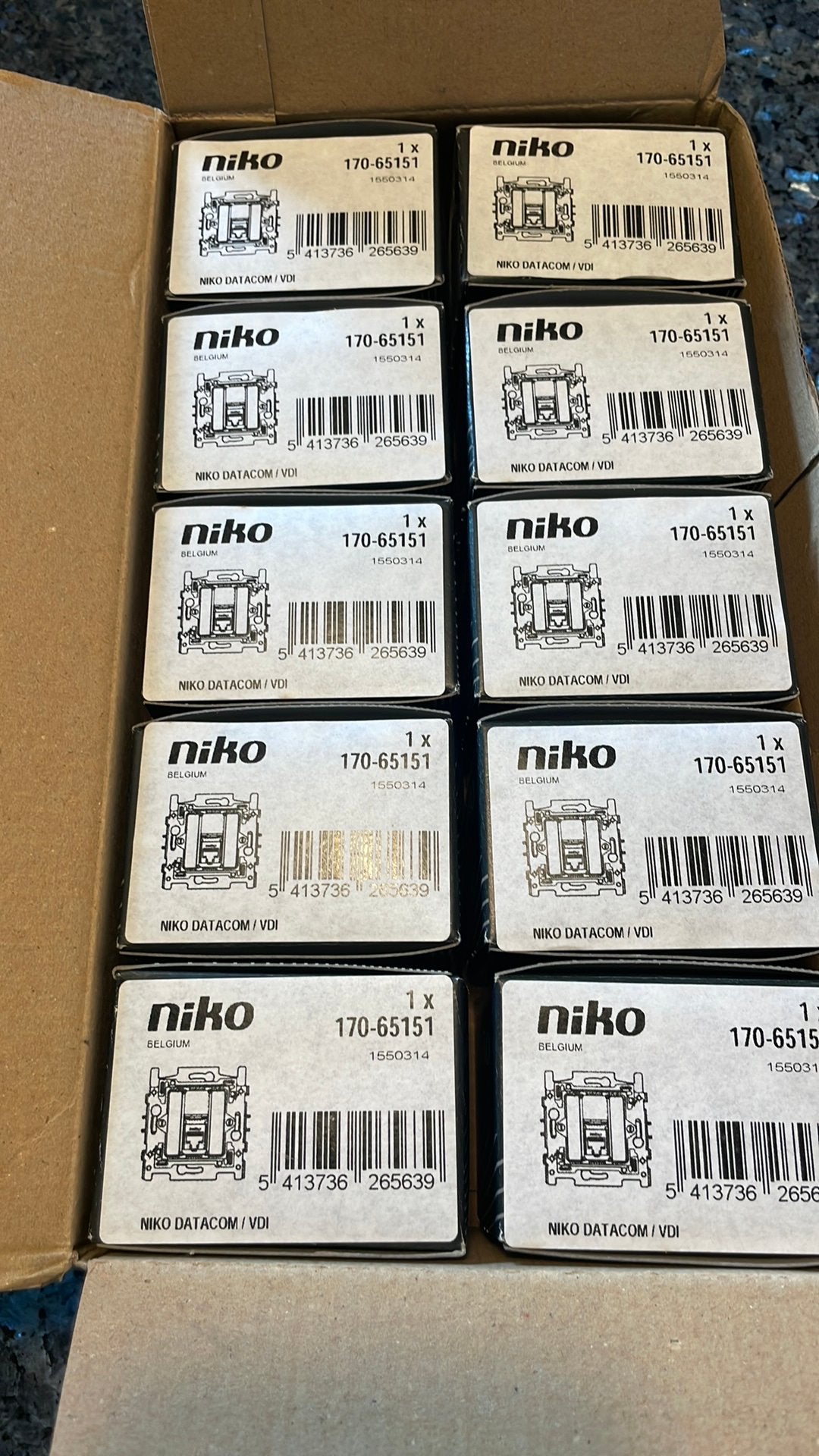 Niko datacom/ vdi 1x rj45utp cat5E, Télécoms, Télématique & VoIP, Enlèvement ou Envoi, Neuf
