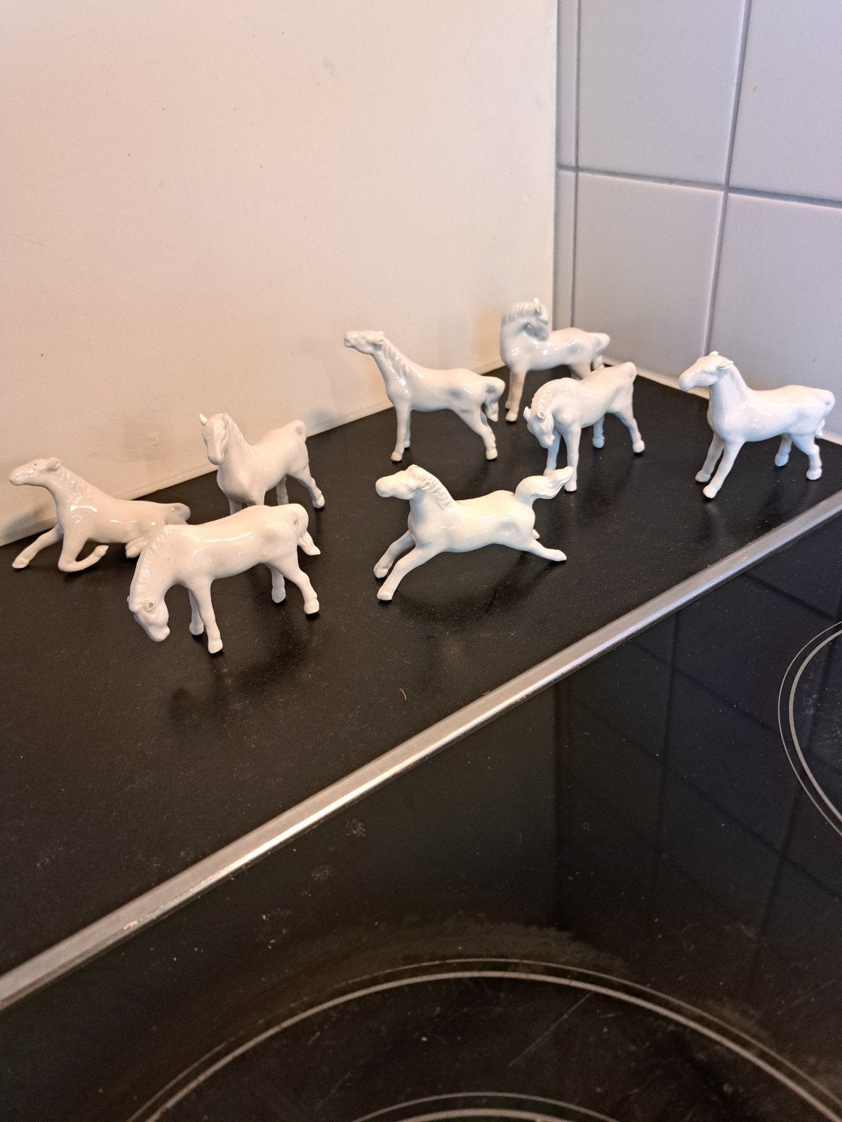 8 porseleinen paardjes,NIEUWSTAAT, Enlèvement ou Envoi, Neuf, Cheval, Statue ou Figurine