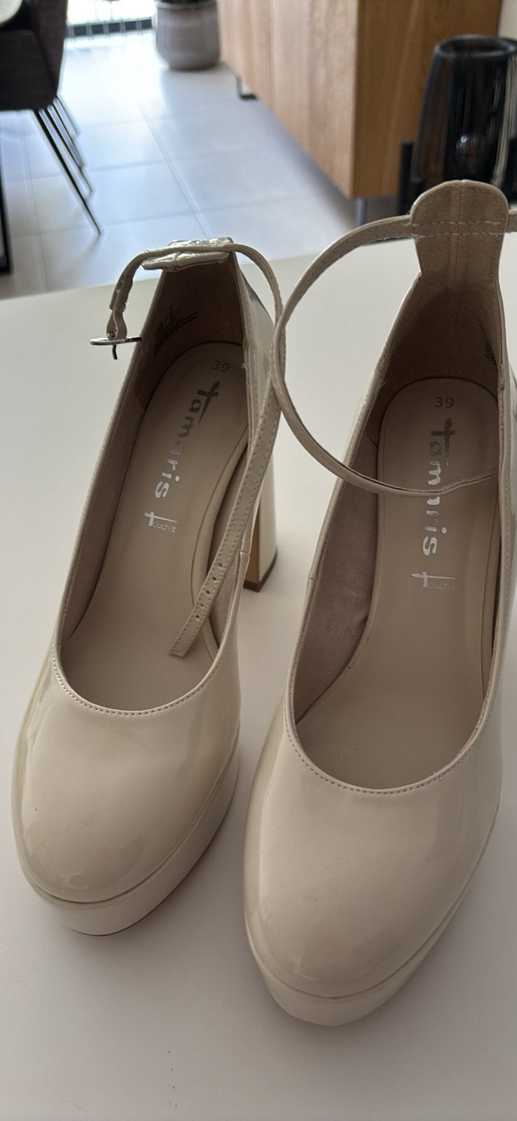Tamaris schoen., Ophalen, Zo goed als nieuw, Beige