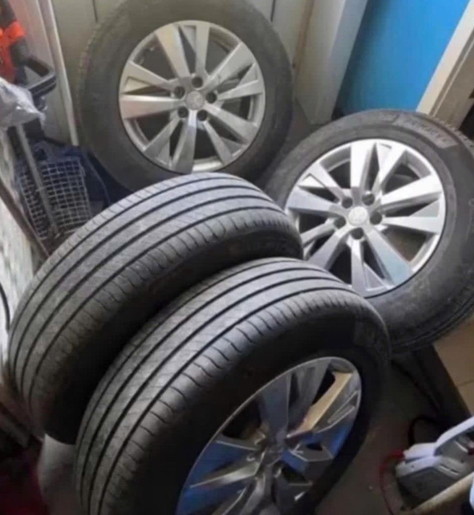 4 jantes Peugeot 3008 2021 17p Michelin primacy 4, Autos : Pièces & Accessoires, Pneus & Jantes, Enlèvement, Jante(s)
