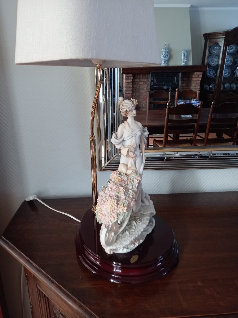 Lamp met porseleinen beeld, Ophalen, Zo goed als nieuw, Mens