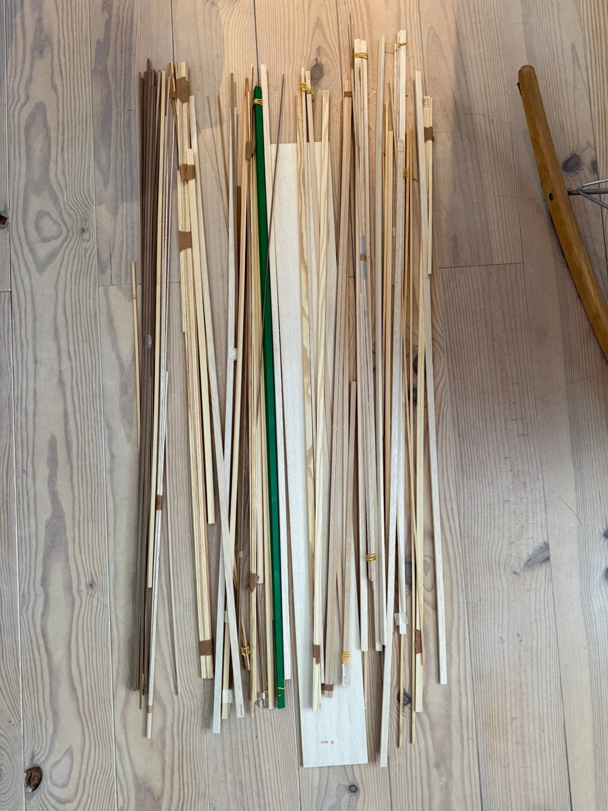 Matériau du modèle : bâtons en bois, Enlèvement ou Envoi, Neuf