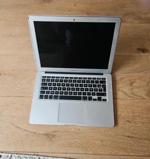 MacBook air 13 (2017) + laptophoes, Computers en Software, Gebruikt, 13 inch, Minder dan 2 Ghz, Ophalen of Verzenden