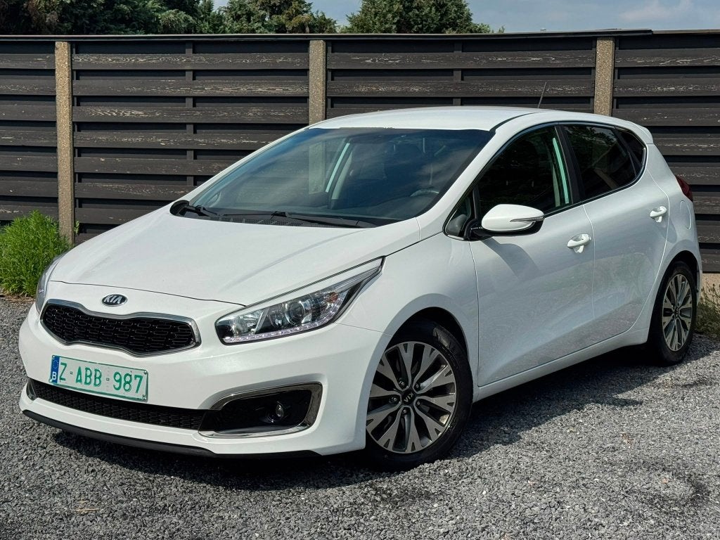 Kia Ceed 1.4i bj 2017 24000 km’s NAV | CAMERA, Auto's, https://public.car-pass.be/vhr/9723d34b-95db-44ab-8922-80765d164851, Wit