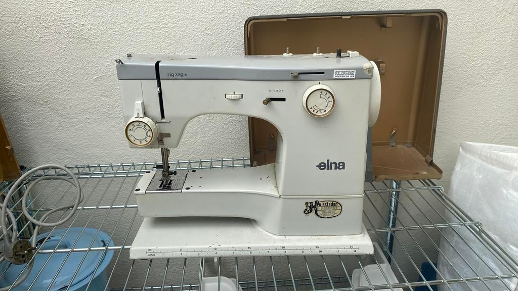Vintage Elna naaimachine, compleet, moet gesmeerd worden, Enlèvement, Utilisé, Machine à coudre, Autres marques