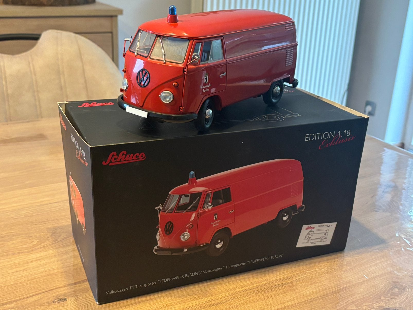 Schuco Volkswagen T1 Feuerwehr Berlin – 1:18, Ophalen of Verzenden, Zo goed als nieuw