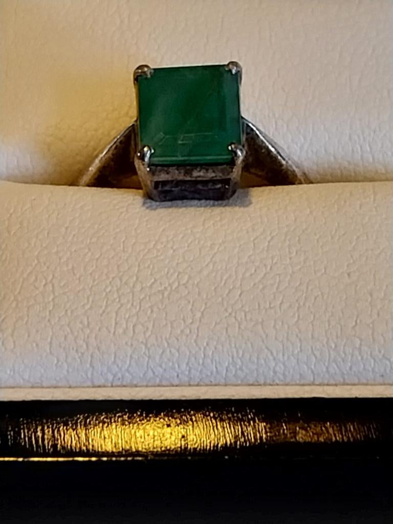 925 ZILVEREN RING MET EEN SMARAGD VAN 0,9 CM, Ophalen of Verzenden, Zo goed als nieuw, Met edelsteen, Dame