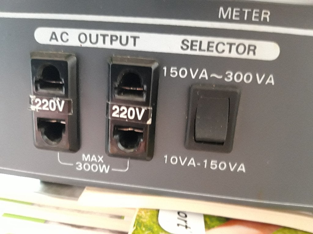 omvormer12 volt naar 220 volt, Ophalen, Zo goed als nieuw