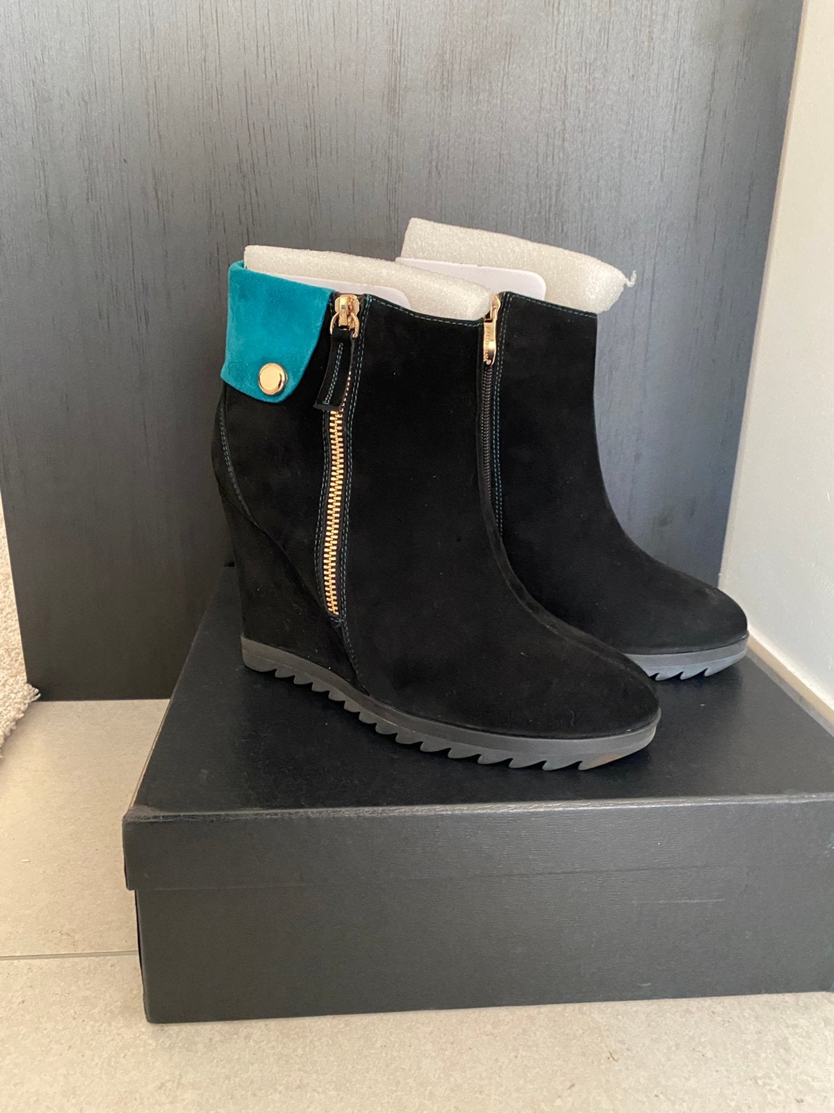 Zwarte suède enkellaarsjes – maat 37, Enlèvement, Neuf, Noir, Boots et Botinnes