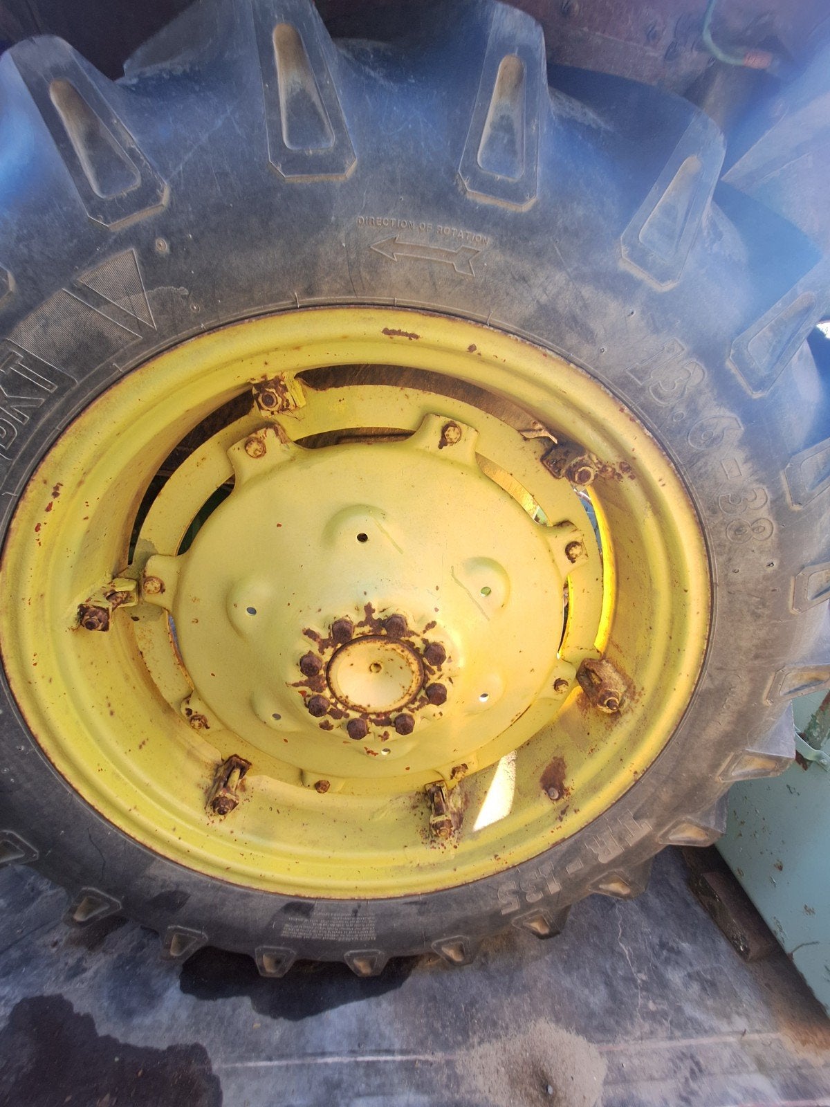 Tractorband met velg, Zakelijke goederen, Ophalen