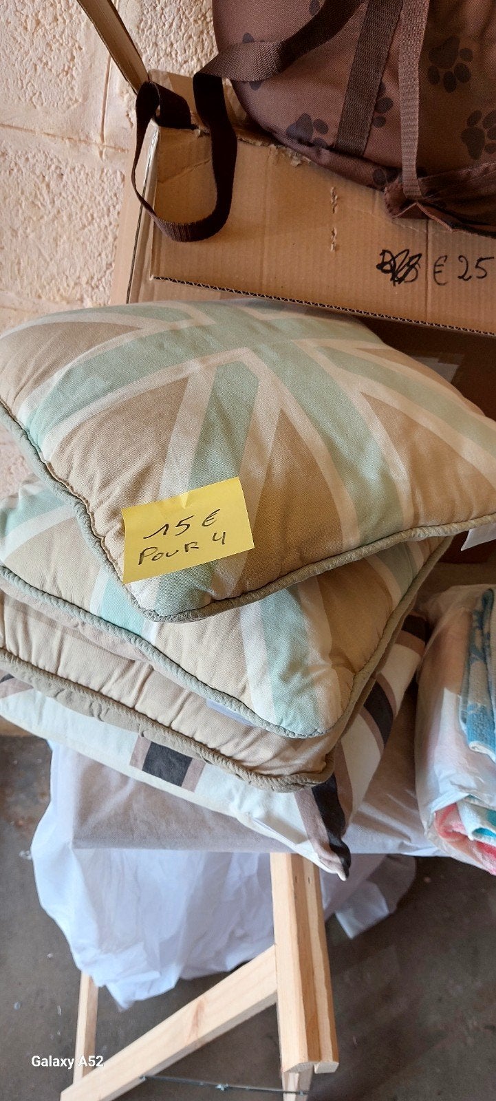 Coussins décoratif., Enlèvement