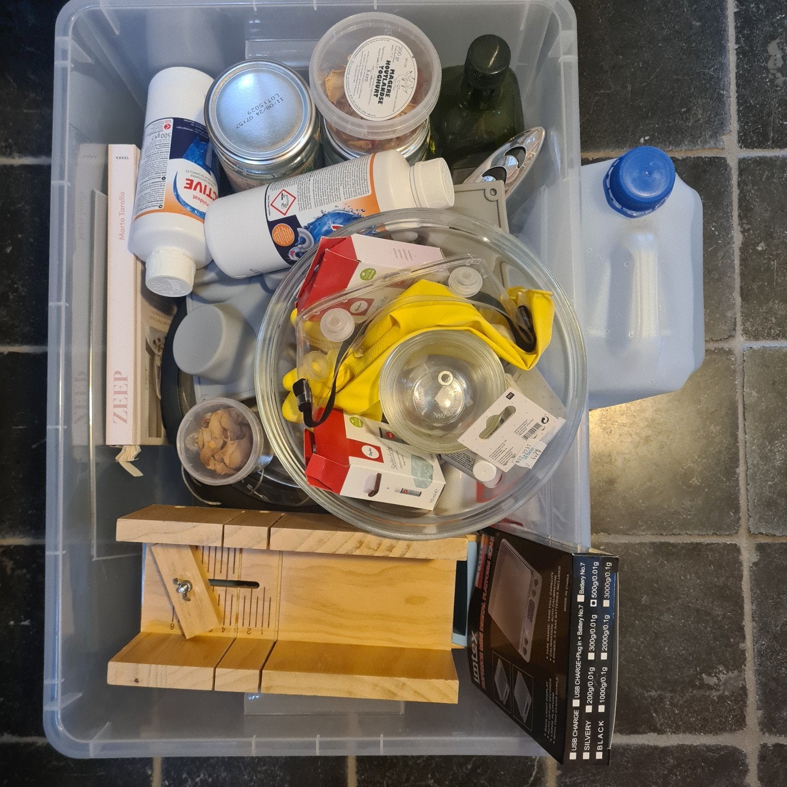 alles om zeep te maken, Hobby en Vrije tijd, Ophalen, Zo goed als nieuw