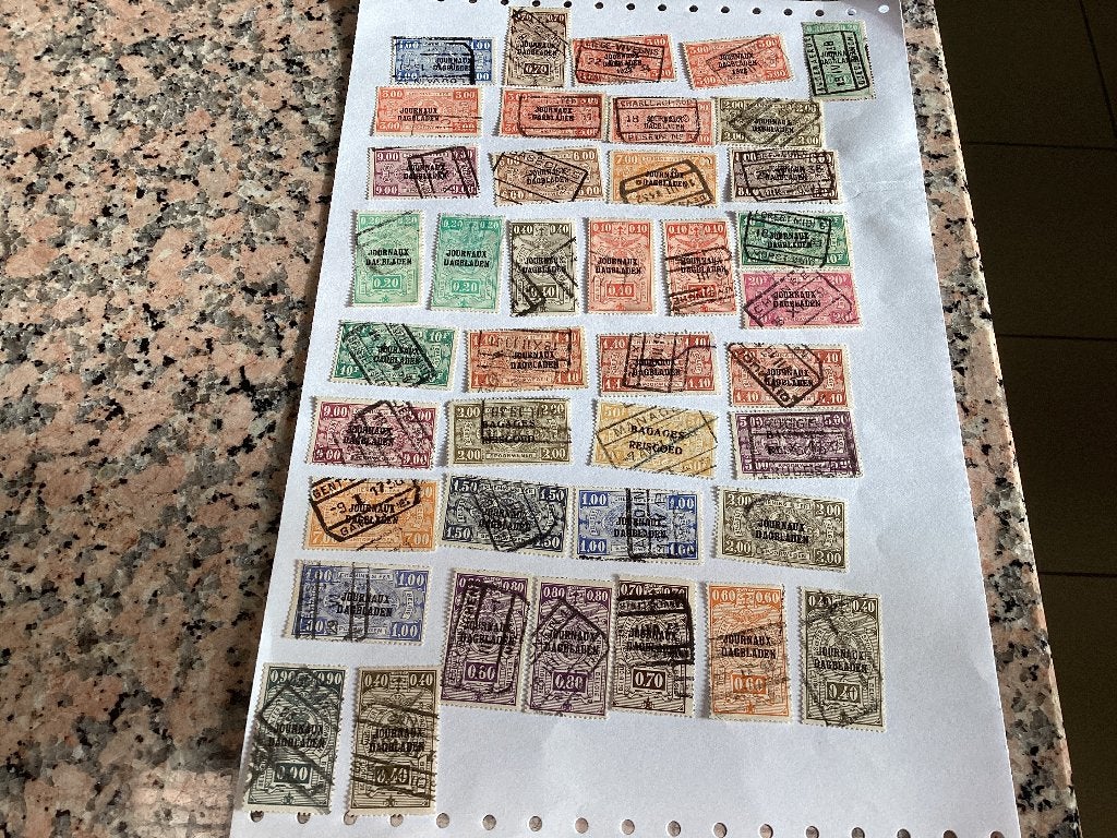 Lot van 42 gestempelde spoorwegzegels dagblad, Postzegels en Munten, Frankeerzegel, Ophalen of Verzenden, Gestempeld, Treinen