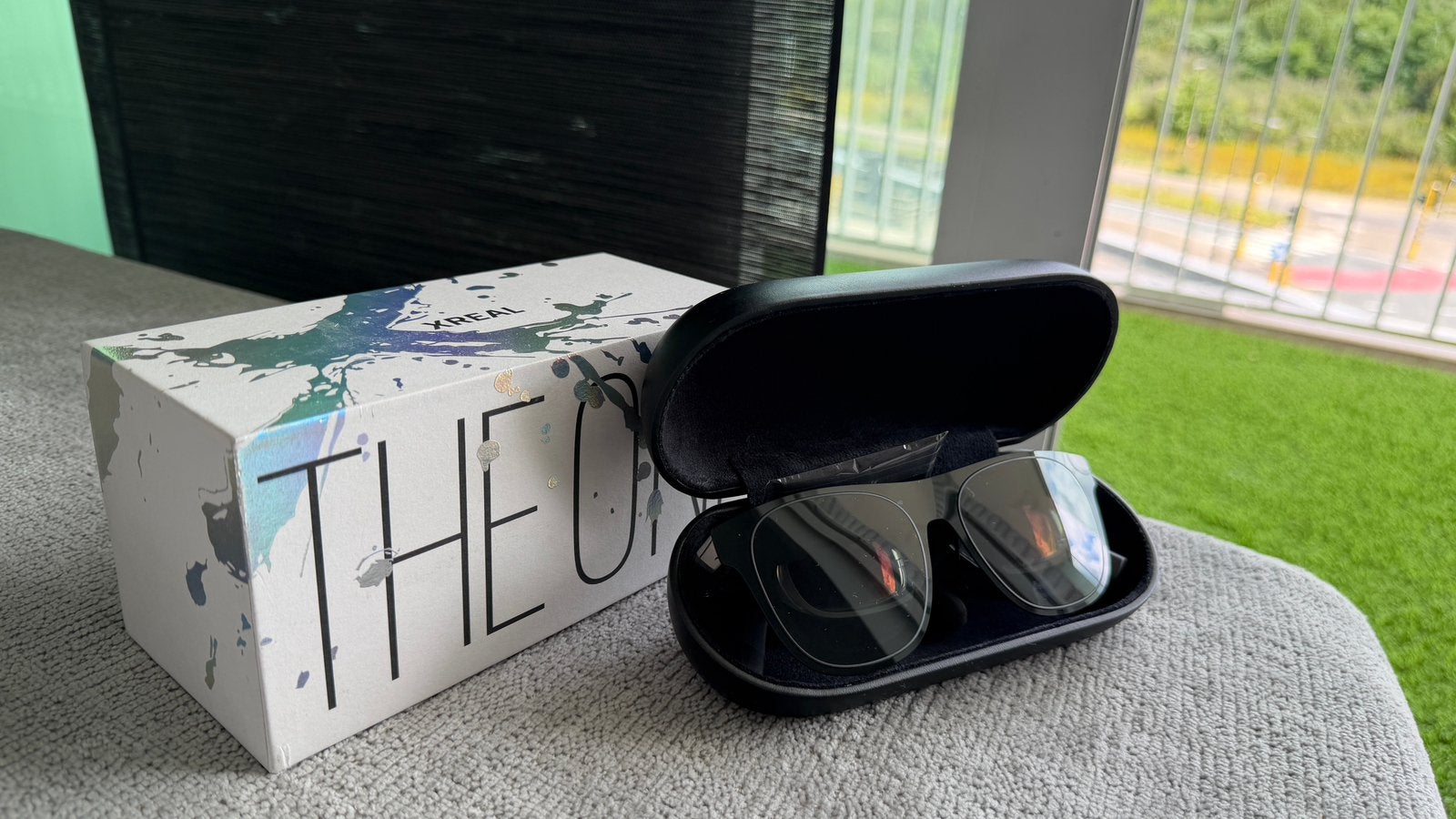 XREAL One AR Glasses + XREAL Beam Pro (128GB) – Like New, TV, Hi-fi & Vidéo, Projecteurs vidéo, Comme neuf, Enlèvement ou Envoi