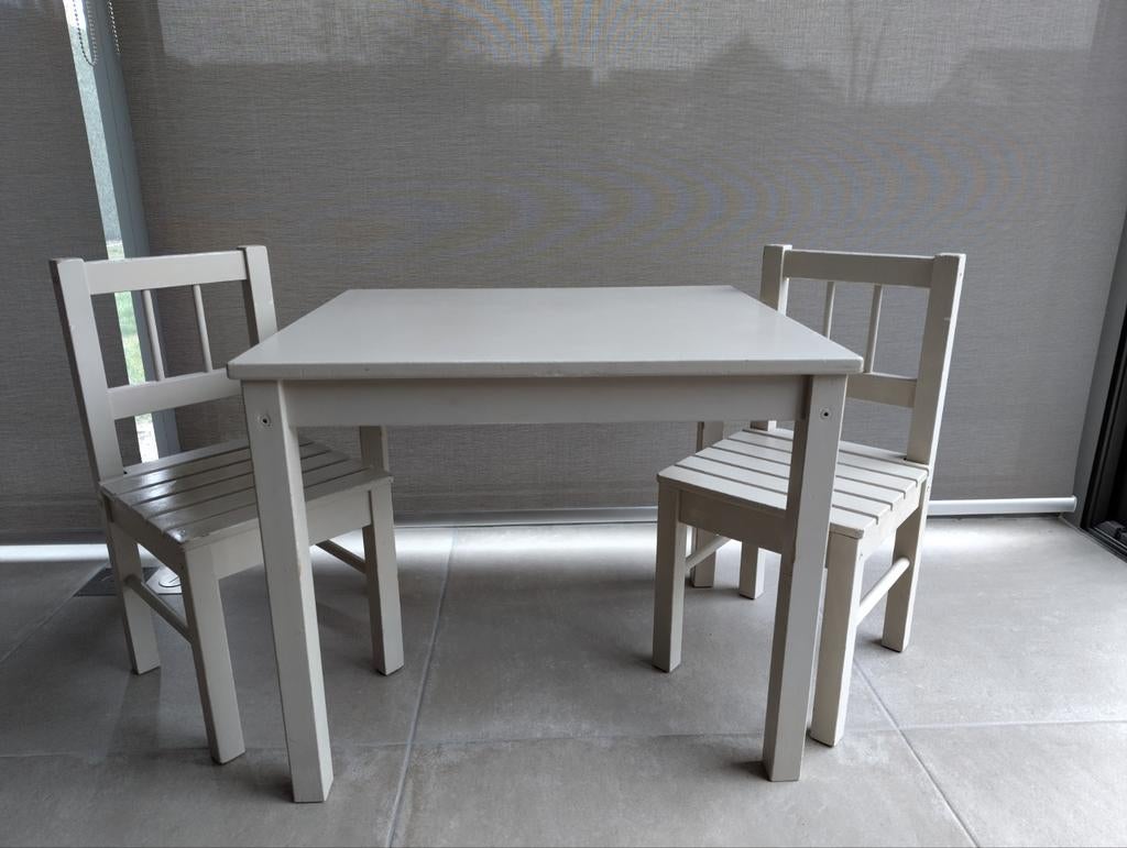 Houten kinderspeeltafel met 2 stoelen, Kinderen en Baby's, Kinderkamer | Tafels en Stoelen, Ophalen, Gebruikt, Tafel(s) en Stoel(en)