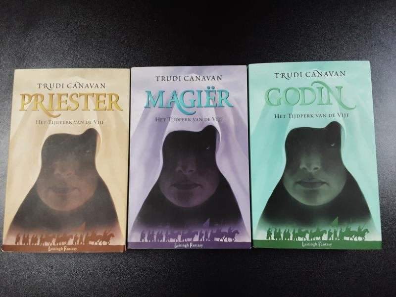 Trudi Canavan >Het Tijdperk van de Vijf (volledige serie)., Ophalen of Verzenden, Gelezen, Trudi Canavan